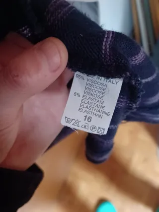 Maglia a righe blu e viola