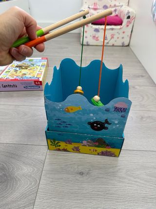 Juegos niños madera Pesa y mosaico Goula y Apli ki