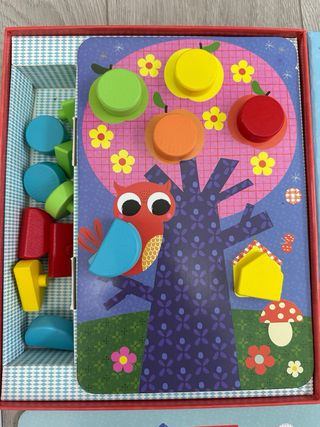 Juegos niños madera Pesa y mosaico Goula y Apli ki