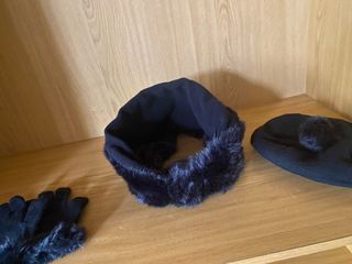 Conjunto gorro, bufanda y guantes azul marino