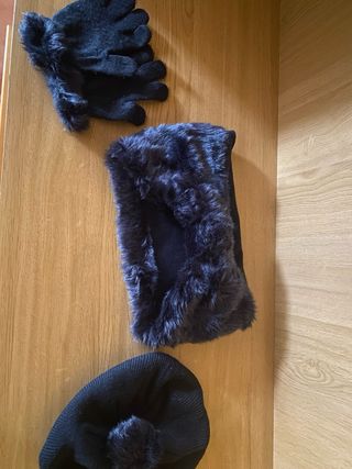 Conjunto gorro, bufanda y guantes azul marino