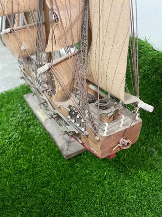 Maqueta de fragata de madera