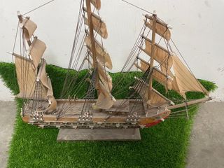 Maqueta de fragata de madera