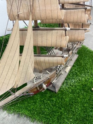 Maqueta de fragata de madera