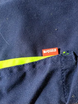 Pantalón de trabajo azul con detalles