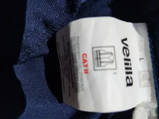 Pantalón de trabajo azul con detalles