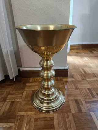 Macetero de latón estilo clásico