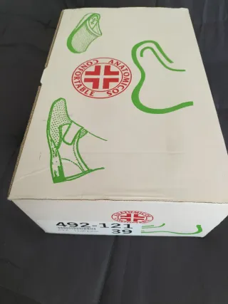 Zuecos D'KEL Blancos Talla 39 Nuevos