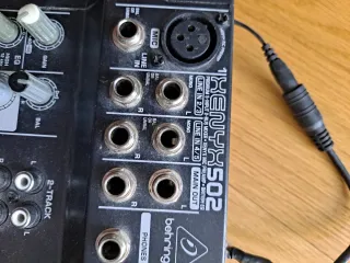 Mesa de mezclas Behringer Xenyx 502
