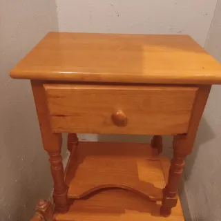 2 mesillas + espejo de madera de pino