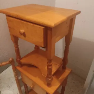2 mesillas + espejo de madera de pino