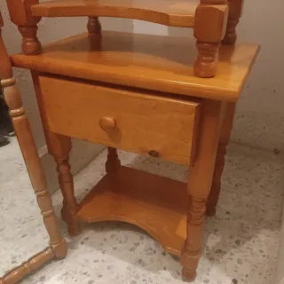 2 mesillas + espejo de madera de pino