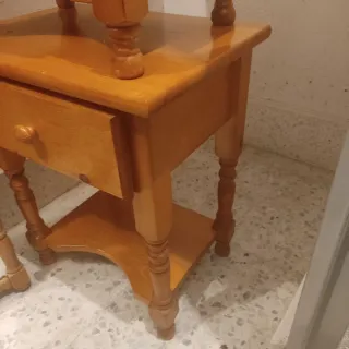 2 mesillas + espejo de madera de pino
