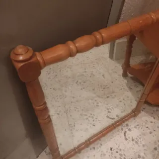 2 mesillas + espejo de madera de pino