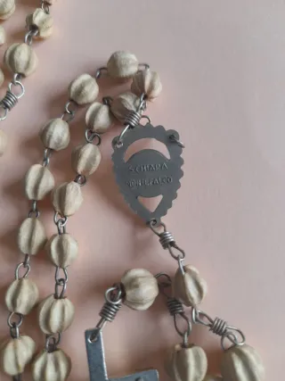 Rosario antiguo beige y plata