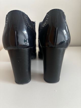 Zapatos tacón charol y ante azul marino