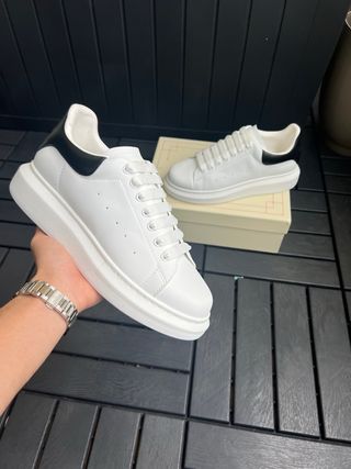 Alexander McQueen Sapatilhas Brancas e Pretas