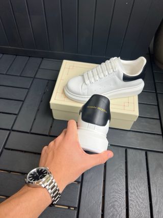 Alexander McQueen Sapatilhas Brancas e Pretas