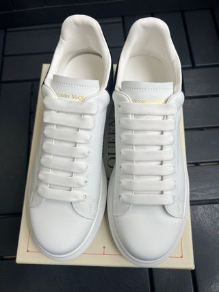 Alexander McQueen Sapatilhas Brancas e Pretas