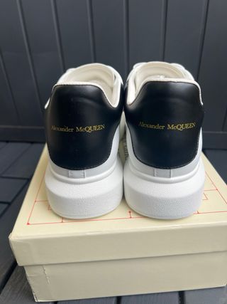 Alexander McQueen Sapatilhas Brancas e Pretas