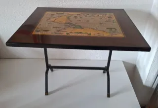 ANTIGUA MESA PLEGABLE MAPA AMÉRICA PATAS DE HIERRO