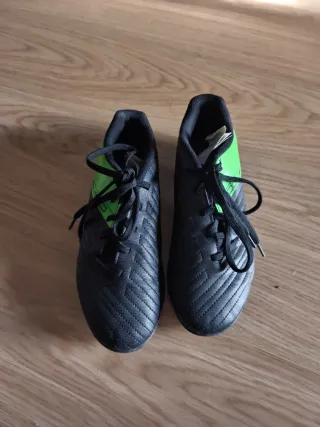 Zapatillas de deporte negras y verdes