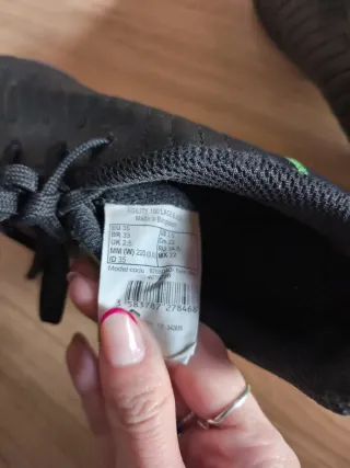 Zapatillas de deporte negras y verdes