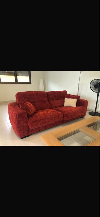 Sofá 3 plazas terciopelo rojo.