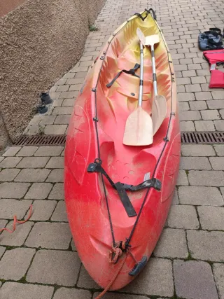 Kayak pesca y recreo Mide 380cm largo, 85cm ancho