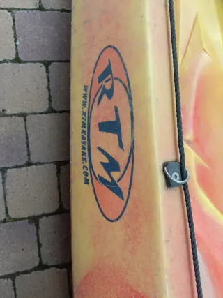 Kayak pesca y recreo Mide 380cm largo, 85cm ancho