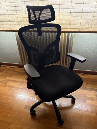 Silla de oficina ergonómica negra