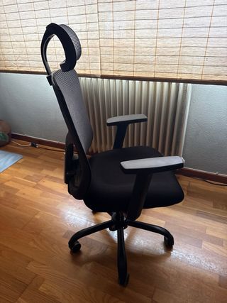 Silla de oficina ergonómica negra
