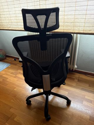 Silla de oficina ergonómica negra