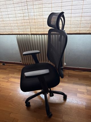 Silla de oficina ergonómica negra
