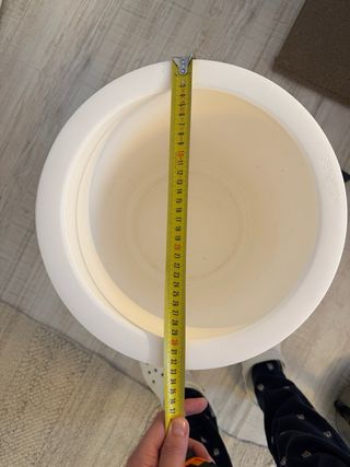 Maceta alta blanca autorriego