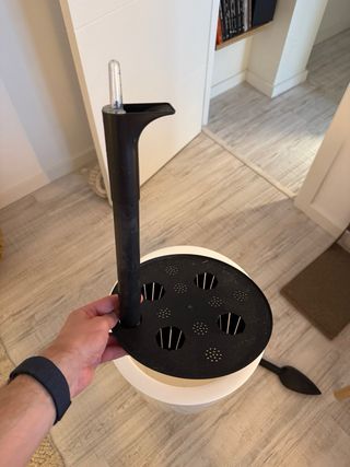 Maceta alta blanca autorriego