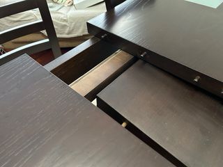 Mesa comedor y 4 sillas madera oscura