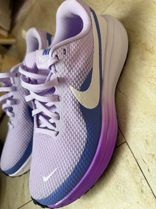 Zapatillas Nike Revolution Moradas y Azules
