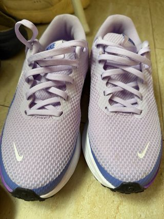 Zapatillas Nike Revolution Moradas y Azules