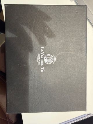 Tetera y 2 tazas de cerámica