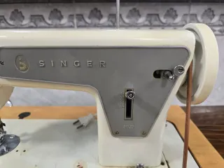 Máquina de coser Singer antigua
