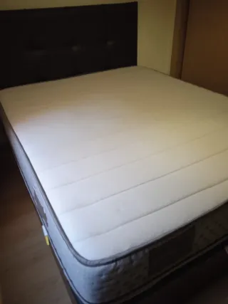 Canapé de madera de nogal