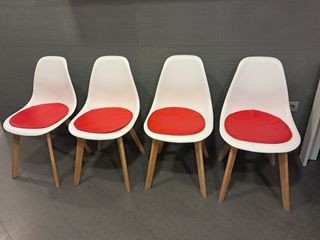 Juego de 4 sillas comedor/cocina blancas 15€ cada