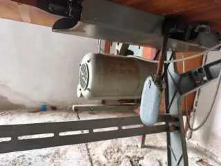 Máquina de coser Alfa antigua