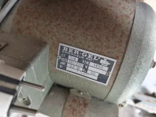 Máquina de coser Alfa antigua