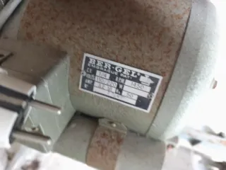 Máquina de coser Alfa antigua