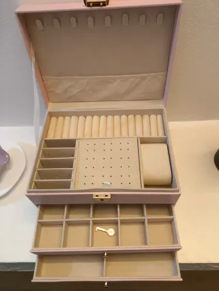 Portagioie rosa con dettagli oro