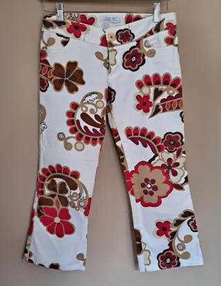 Pantalón pirata Zara estampado floral