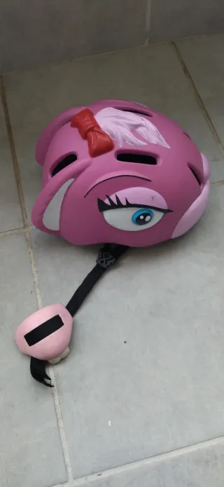 Casco infantil rosa con orejas