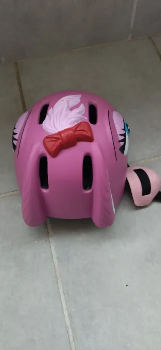 Casco infantil rosa con orejas